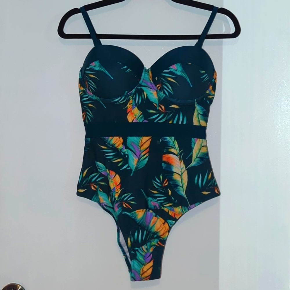 Cupshe Vibrant Leaf Print One-Piece Swimsuit